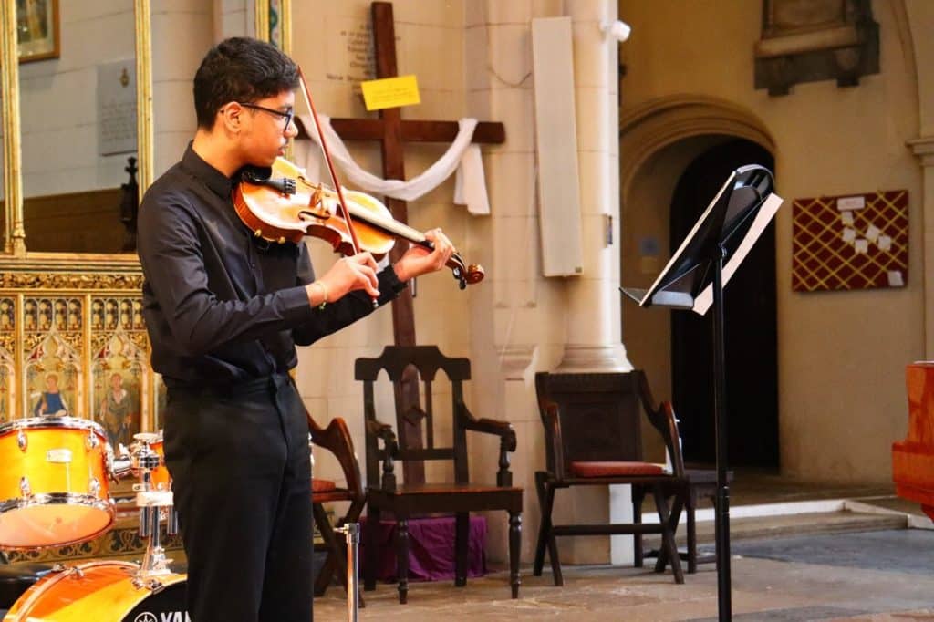 Young person performing on the violin